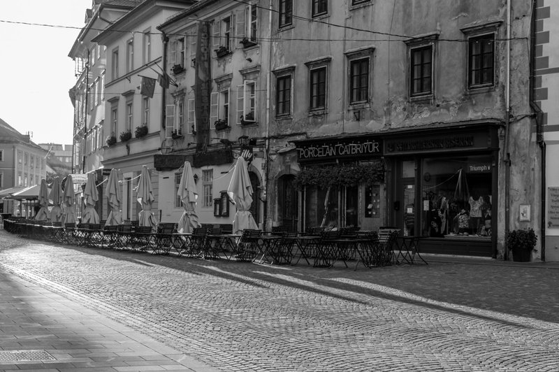 Kako odpovedi dogodkov in samokarantena pomagajo reševati življenja (foto: profimedia)