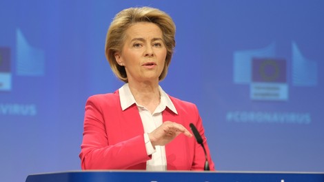 Ursula von der Leyen priporoča, da se z rezervacijami počitnic počaka