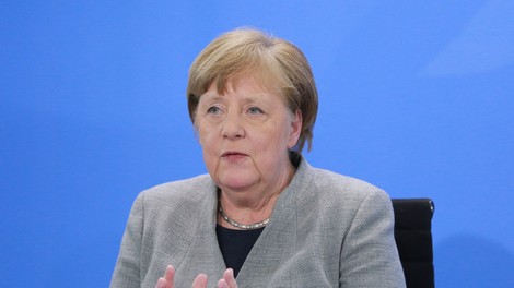 Angela Merkel ob rahljanju ukrepov izrazila zaskrbljenost