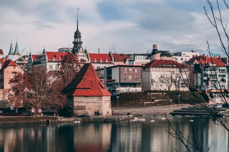 Ob sredah koncerti v živo s stolpa mariborskega Narodnega doma (foto: profimedia)