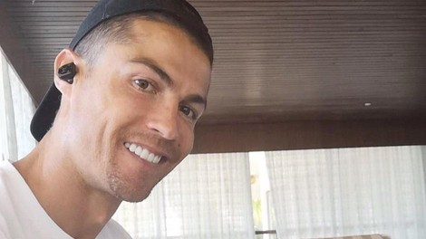 Cristiano Ronaldo mami podaril avto za 100.000 evrov