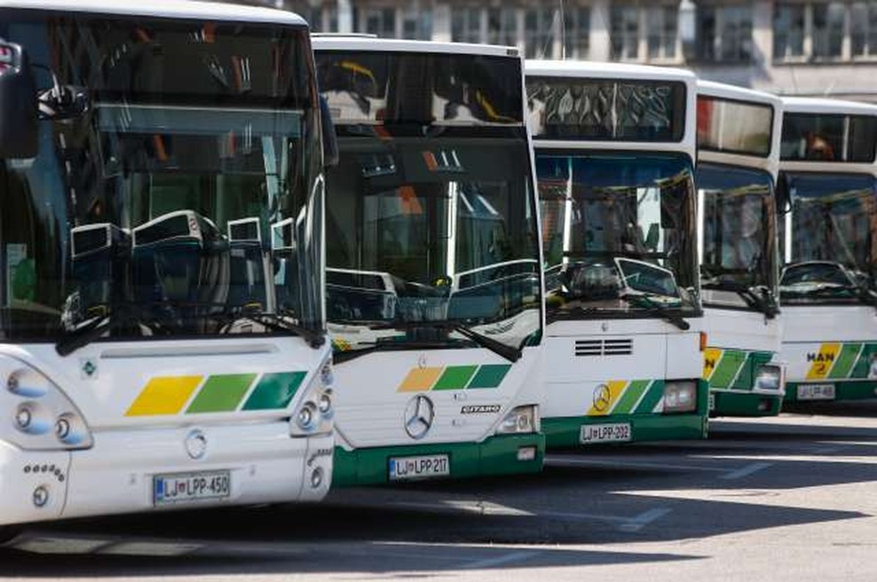 V ponedeljek bo ponovno stekel javni potniški promet (foto: Anže Malovrh/STA)