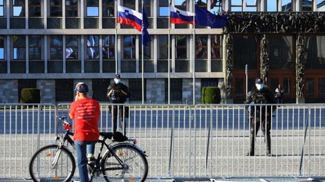 Več tisoč protestnikov na kolesih po Ljubljani, v Mariboru in Celju