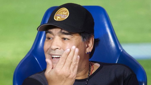 Maradona s podpisom majice priskrbel 100 kg hrane in nekaj mask za revne