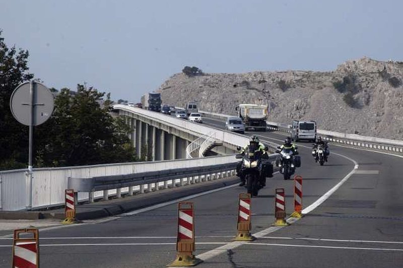 Hrvaška namerava uvesti brezplačno mostnino za otok Krk (foto: Hina/STA)