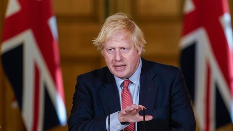 Boris Johnson z dovoljenjem kraljice telovadi na posestvu Buckinghamske palače