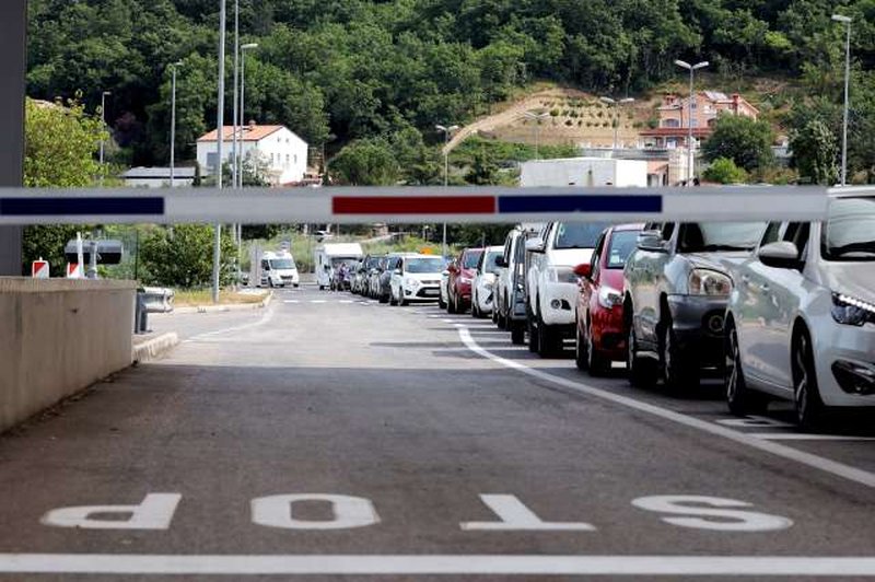 Slovencem ni več treba navesti razloga za vstop na Hrvaško (foto: Daniel Novakovič/STA)