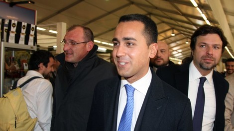 Luigi Di Maio: Ne bomo mirno gledali, če nas boste obravnavali kot kolonijo gobavcev