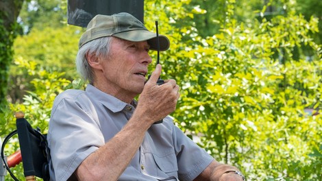 Ameriški igralec Clint Eastwood upihnil 90 svečk na torti