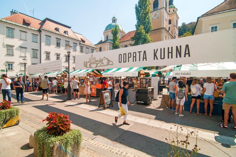 Prva letošnja kulinarična tržnica Odprta kuhna s skoraj 40 stojnicami (foto: Profimedia)