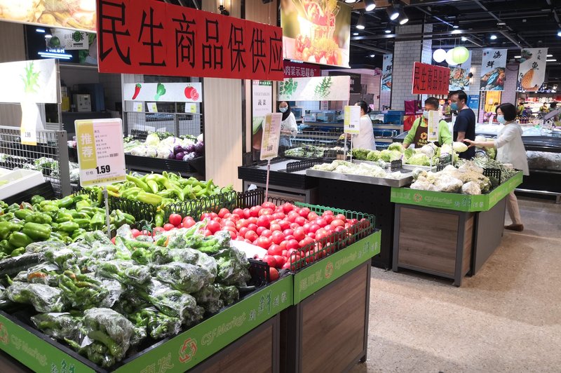 V strahu pred drugim valom epidemije v Pekingu zaprli deset sosesk (foto: Profimedia)