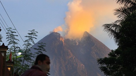 Indonezijski vulkan Merapi se je spet prebudil