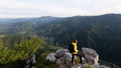 Pogled na Osilnico z Loške stene