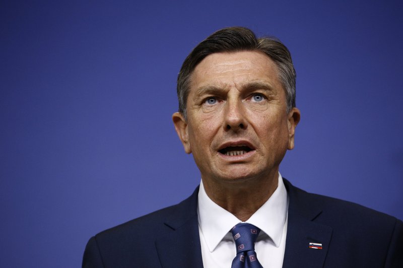 Borut Pahor udaril po mizi? Odstavil je vrsto veleposlanikov (foto: Shutterstock)