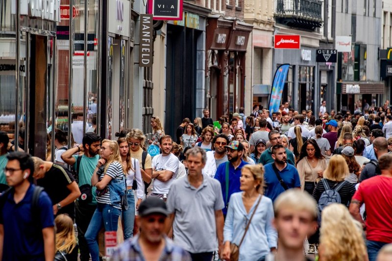 Nad Evropo se zgrinja senca drugega vala okužb s koronavirusom (foto: profimedia)