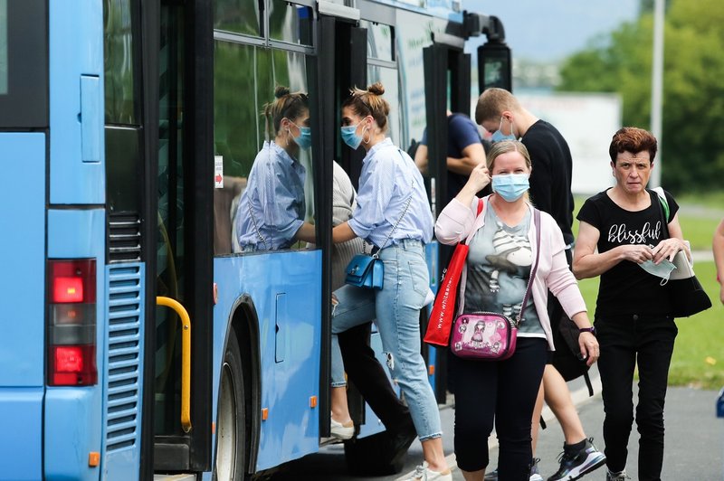 V zadnjih 24 urah pri južnih sosedih potrdili še 96 okuženih s koronavirusom (foto: profimedia)