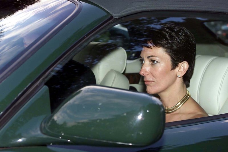 Iskano ljubico in zvodnico Jeffreyja Epsteina Ghislaine Maxwell končno našli in aretirali (foto: profimedia)