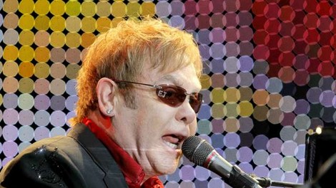 Po skupini Queen na kovancih z glasbenimi legendami tudi Elton John