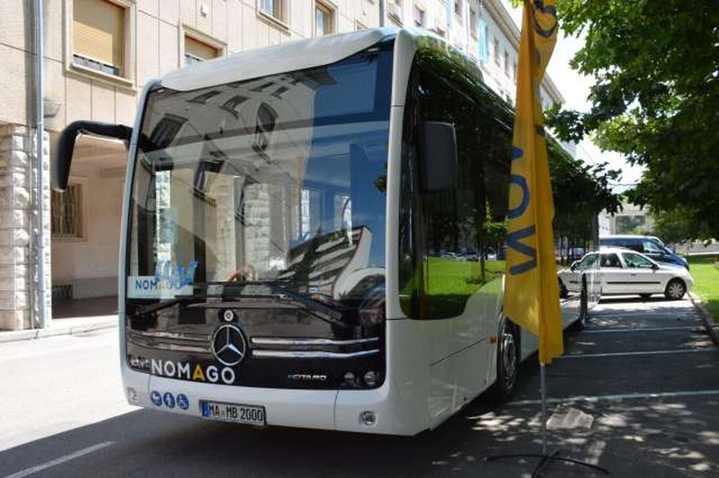 Teden dni bo prevoznik Nomago testiral nov električni avtobus eCitaro (foto: Rosana Rijavec/STA)