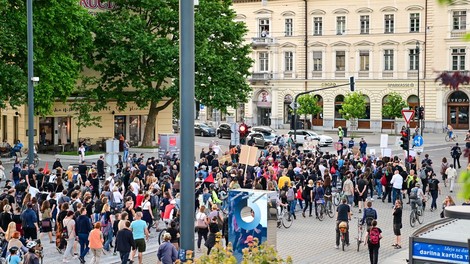 Na tokratnem protestu v Ljubljani naslovili tudi tiste, ki z neaktivnostjo podpirajo stanje v državi