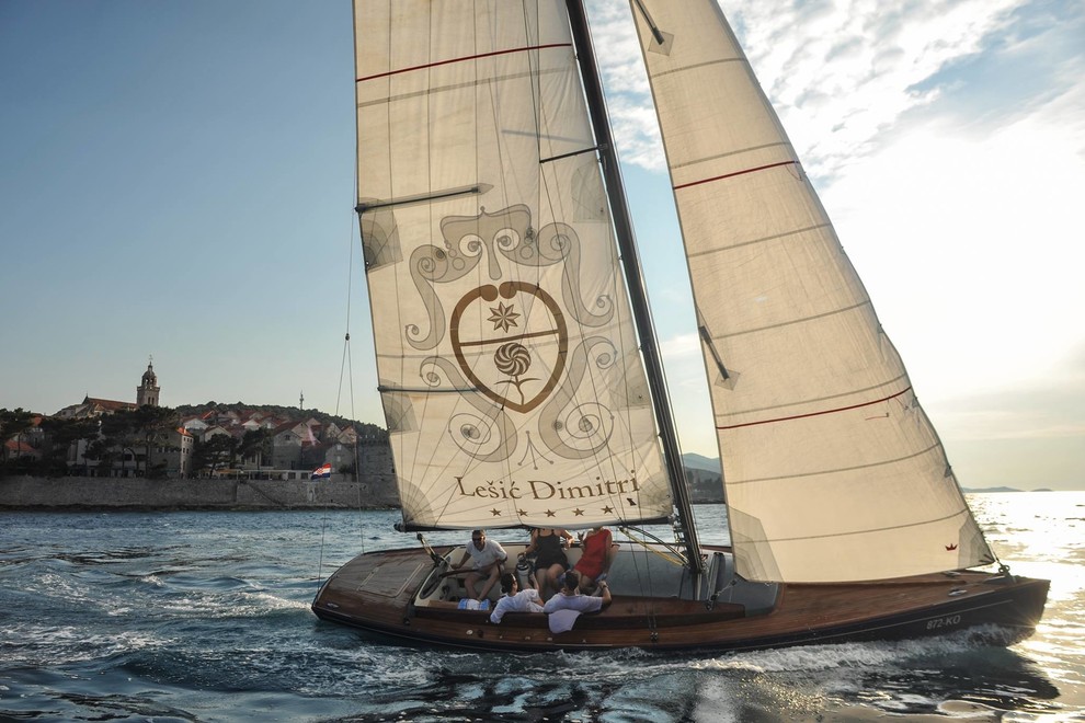 Vipera LD Palace z gosti pred Korčulo