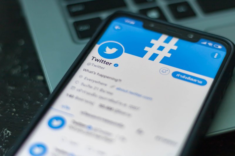 Hekerji vdrli v Twitter račune politikov, direktorjev in slavnih iz sveta zabave (foto: Shutterstock)