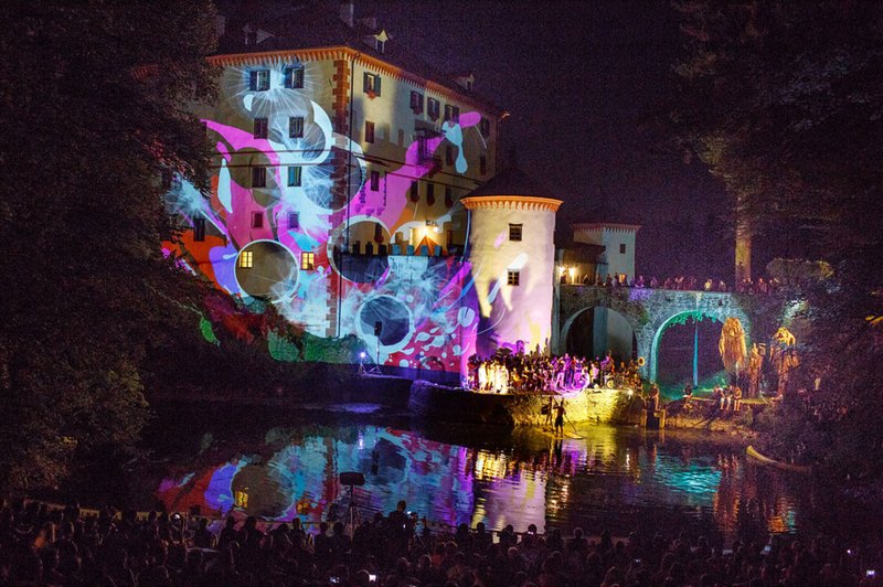 Floating Castle (Plavajoči grad) v znamenju Zofijinega sveta (foto: Floating Castle)