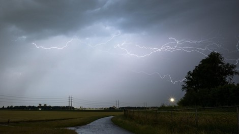 Oranžna stopnja vremenske ogroženosti za jugovzhod, rumena za osrednjo Slovenijo in jugozahod države