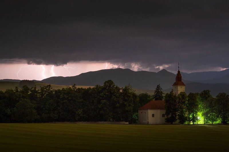 Neurje, ki je v sredo pustošilo na Koroškem in v Savinjski regiji, je za seboj pustilo veliko škode (foto: profimedia)