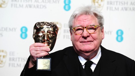 Po težki bolezni se je poslovil britanski režiser sir Alan Parker