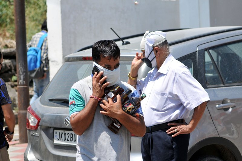 Zastrupitev z alkoholom v Indiji zahtevala več kot sto življenj (foto: Profimedia)