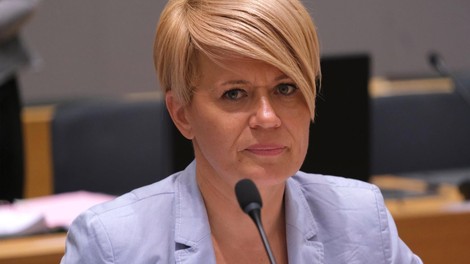 Ministrica za kmetijstvo Aleksandra Pivec odstopila s položaja in izstopila iz stranke DeSUS