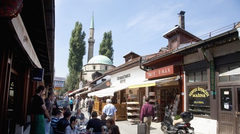 Več sto okužb v Bosni in Hercegovini, Srbiji in Albaniji