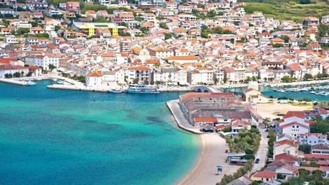 Hrvaška ministrica za turizem in šport opozarja, da ni dokazov, da so se turisti okužili na Pagu