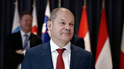 Scholz: Nemčija začasno ustavlja projekt Severni tok 2