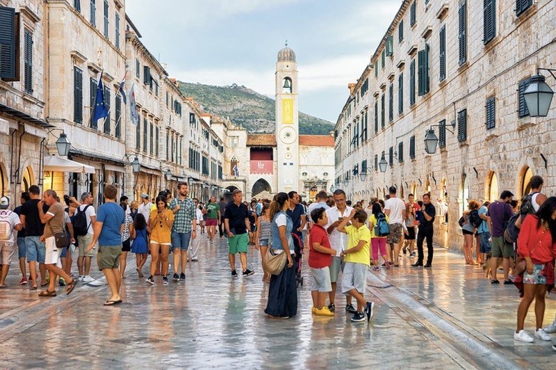 Na Hrvaškem največji porast okužb od začetka epidemije (foto: Shutterstock)