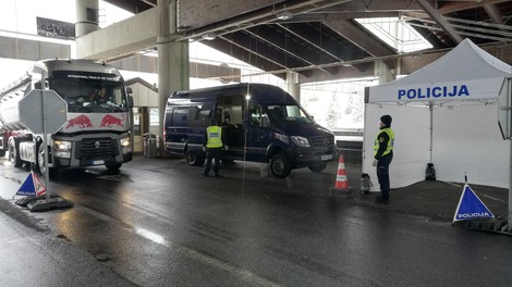 V Avstriji strožji ukrepi za potnike s Hrvaške; naval na center za brezplačno testiranje