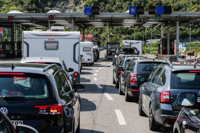 Na mejnih prehodih s Hrvaško zaenkrat ni večje gneče (foto: Stanko Gruden/STA)