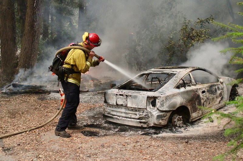 Kaliforniji zaradi požarov priskočila na pomoč vojska (foto: Profimedia)