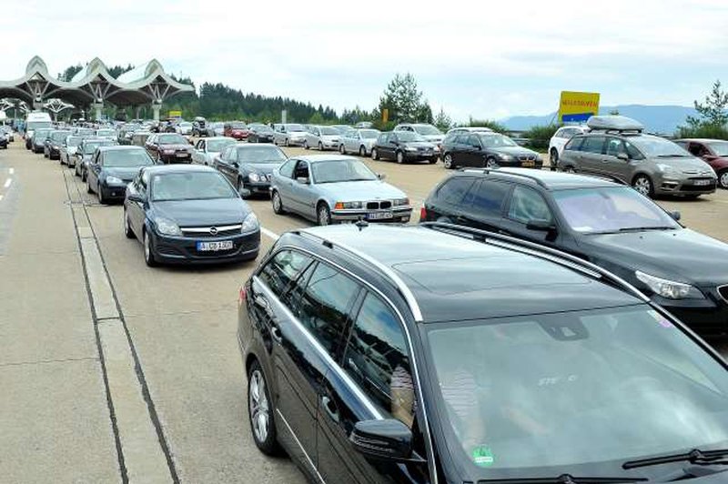 Na meji z Avstrijo ta konec tedna ponovno možni zastoji (foto: Tamino Petelinšek/STA)