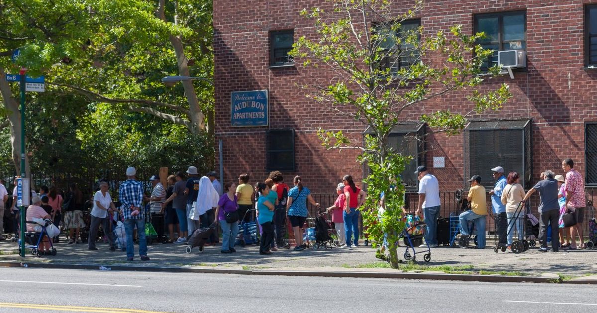 V New Yorku Lacni Cakajo Na Hrano V Vrstah Ki So Dolge Kot Leta 1929 Govori Se Na Najdi Si Novicah