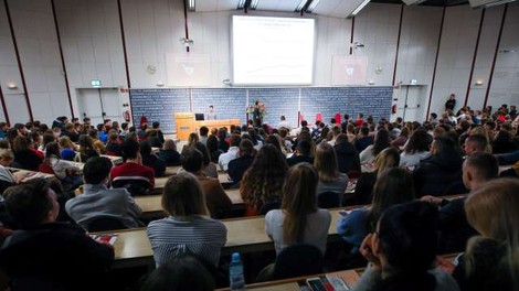 Začetek študijskega leta v znamenju covida-19, tradicionalni Pozdrav brucem letos prek spleta