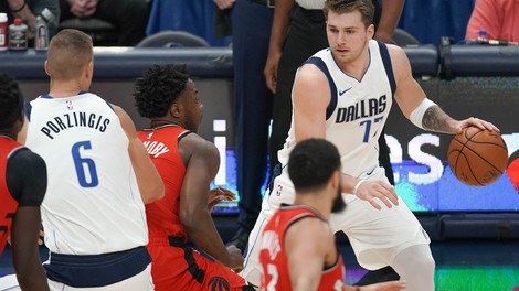 Luka Dončić bo bržkone stisnil zobe, na Porzingisa pa ne more računati