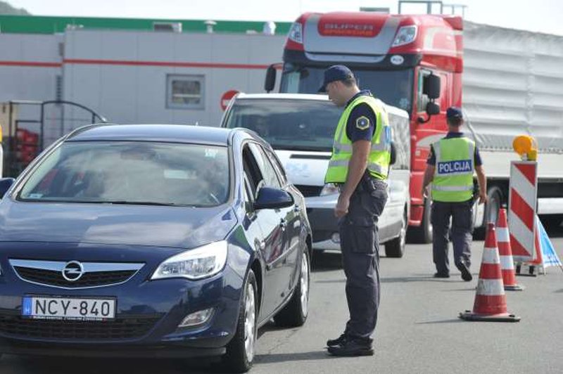 Madžarska zaprla meje, omilitev prehoda za državljane Češke, Slovaške in Poljske (foto: STA)