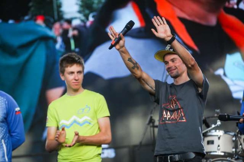 Dvojno slovensko slavje v Franciji, Roglič pred Pogačarjem v četrti etapi (foto: Anže Malovrh/STA)