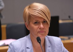 V sredo naj bi svet DeSUS glasoval o razrešitvi predsednice stranke