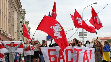 Kljub grožnjam in aretacijam na tisoče Belorusov protestira