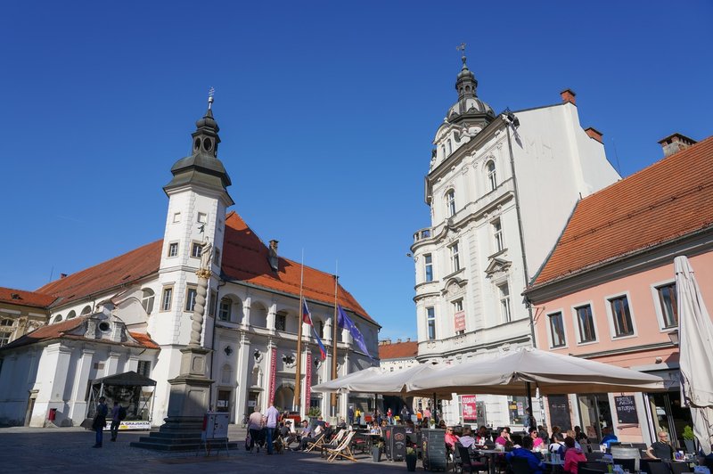 V Mariboru nenadna rast števila okuženih z novim koronavirusom (foto: profimedia)