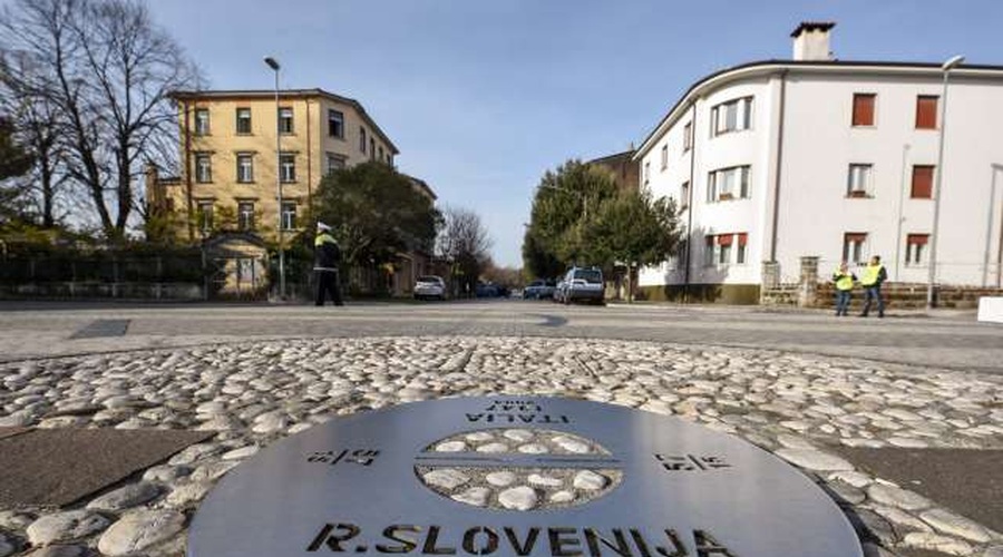 Župana Nove Gorice in Gorice sta razglasila zmagovalca natečaja za prenovo Trga Evrope (foto: Nebojša Tejić/STA)