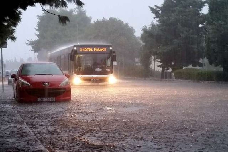 Naliv potopil Reko v nekaj minutah, neurje tudi v Dalmaciji (foto: Hina/STA)